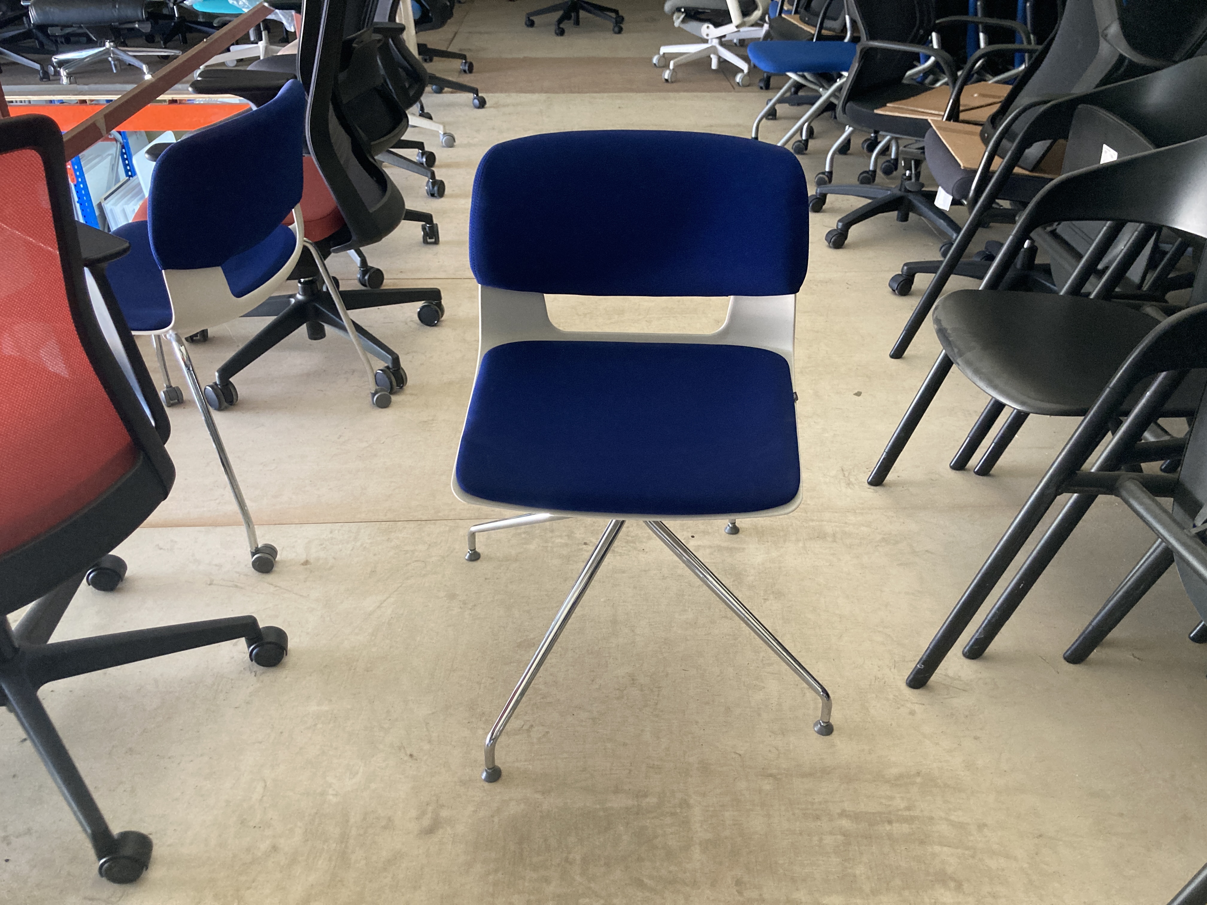 퍼시스 버튼 회의의자[럭스타입(360도회전가능)