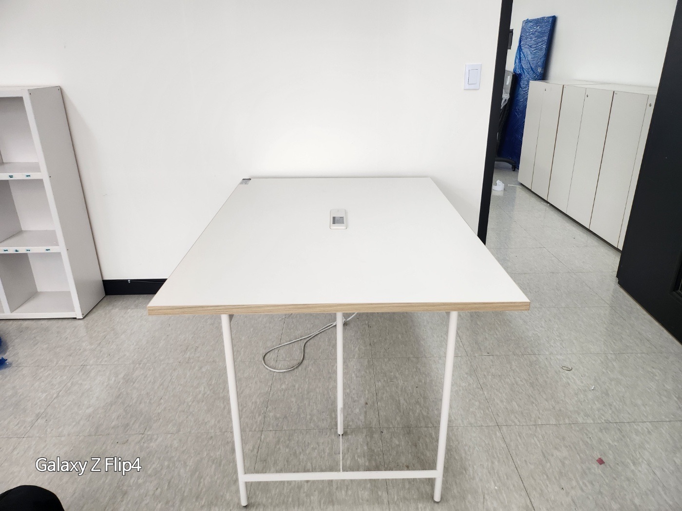 데스커 1400*1000 콘센트형테이블-예약