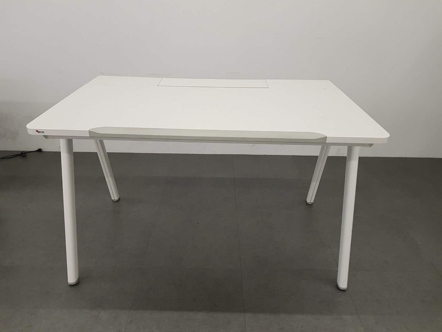 퍼시스 인에이블 1400덕트형책상[서랍별매]FDD014NN